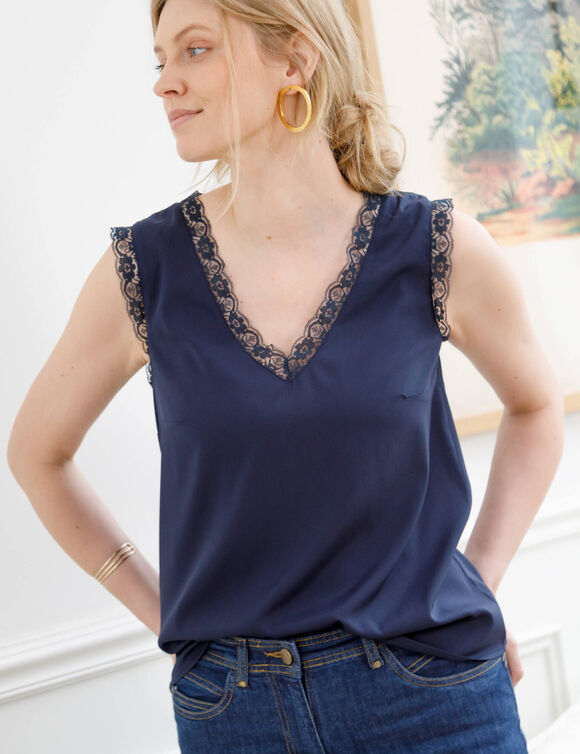 Caraco fluide col V dentelle, crêpe **polyester recyclé (marine) Caraco fluide col V dentelle, crêpe **polyester recyclé (marine)